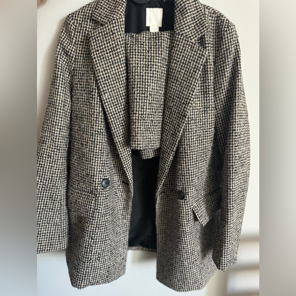 Blazer and skirt set barely worn